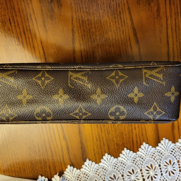 LOUIS VUITTON Monogram Trousse Toilette 28 - Picture 4 of 9